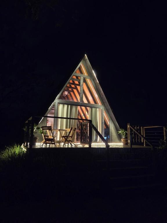 Chalé A-Frame Exclusivo com Lago Privativo